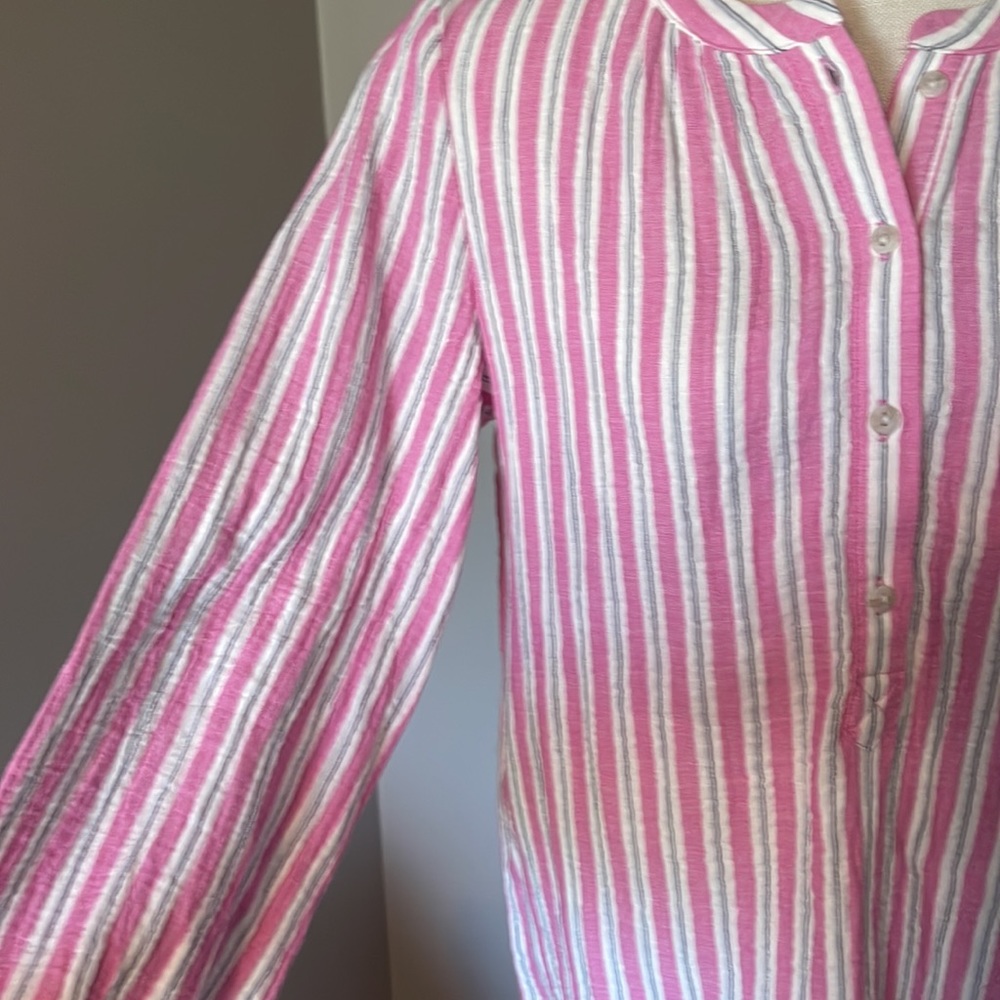 Woman’s Universal thread top - Picture 2 of 6